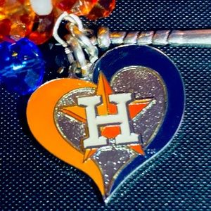 Houston Astro’s wire bracelet